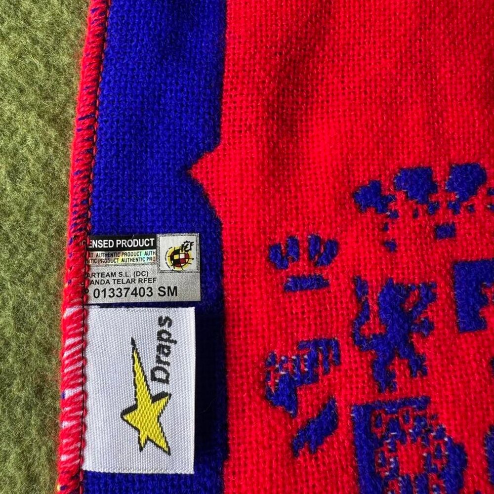 The Official RFEF Spain National Football Team Knit Scarf - Picture 3 of 5